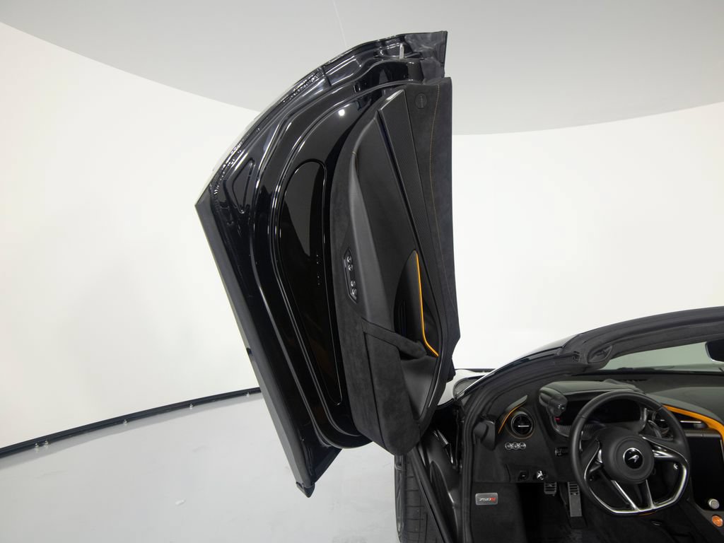 Used 2026 McLaren 750S Spider RWD image 11