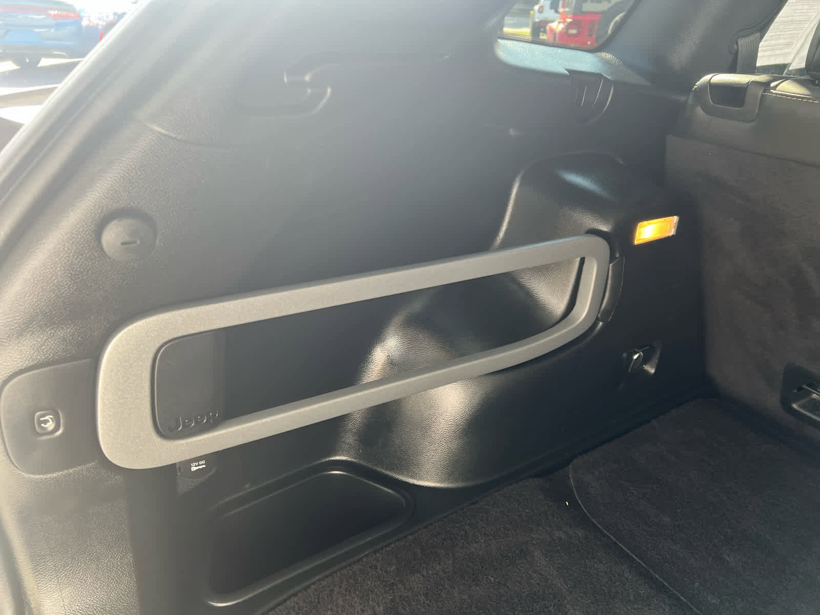 Used 2018 Jeep Cherokee Limited image 11