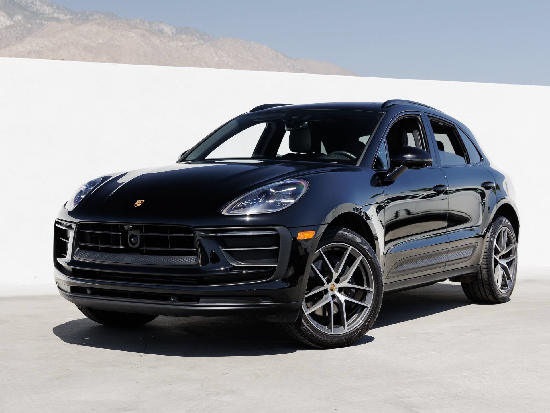 Certified 2026 Porsche Macan AWD/4WD image 1
