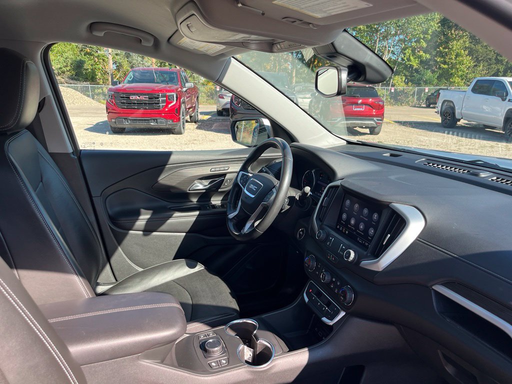 Used 2022 GMC Terrain SLT w/ LPO, Floor Liner Package AWD/4WD image 39