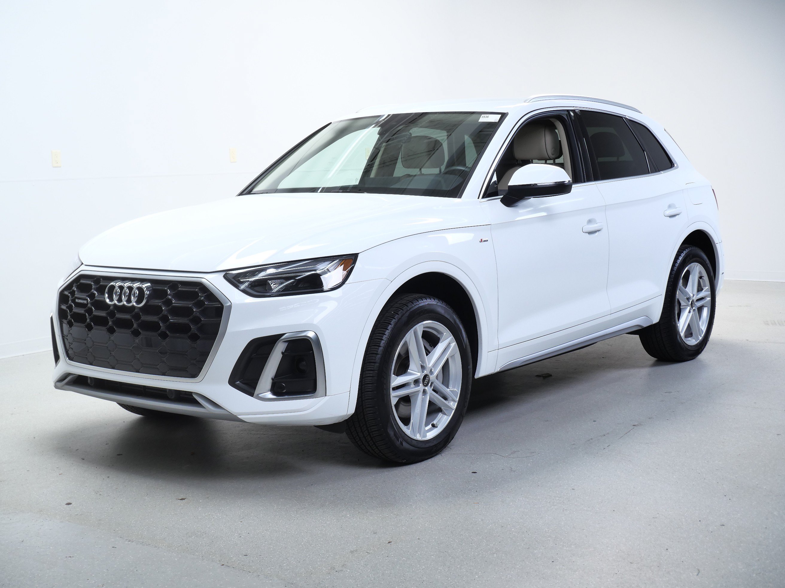 Used 2023 Audi Q5 e Premium w/ Convenience Package AWD/4WD image 9