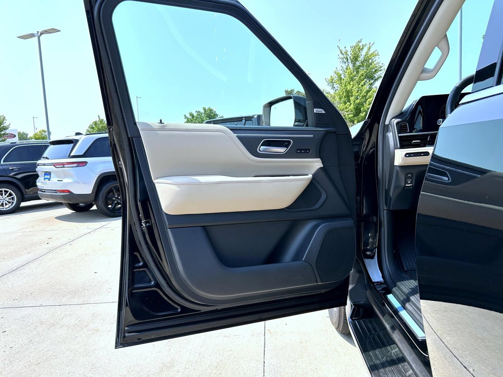 Certified 2025 INFINITI QX80 Pure AWD/4WD image 9