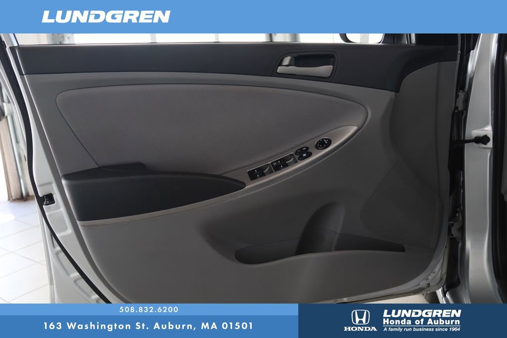 Used 2015 Hyundai Accent GLS FWD image 9