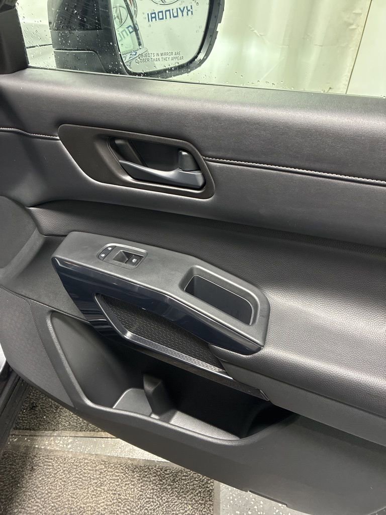 Used 2024 Nissan Pathfinder S image 27