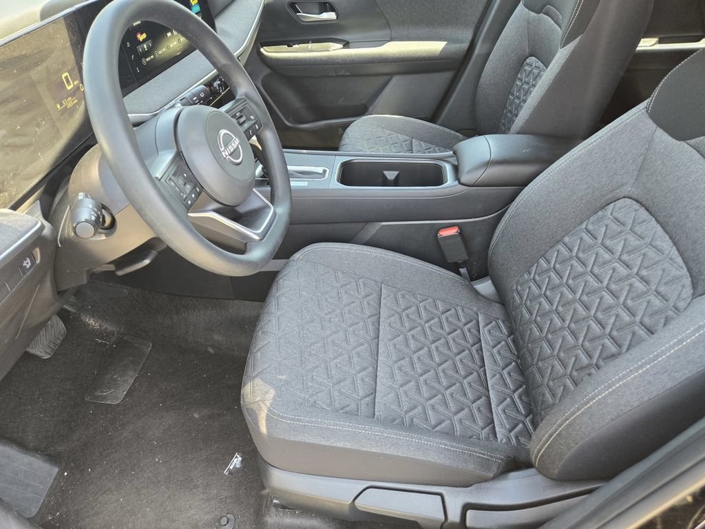 Used 2025 Nissan Kicks SV w/ Illumination Package FWD image 12