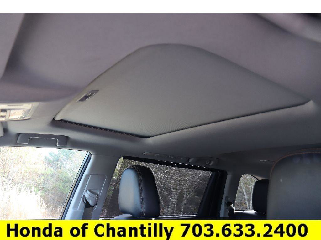 Used 2017 Toyota Highlander XLE image 19