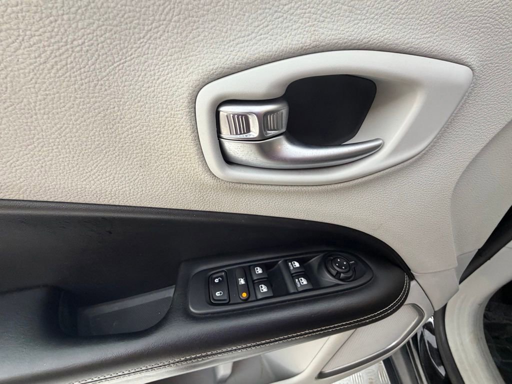 Used 2018 Jeep Compass Latitude w/ Popular Equipment Group AWD/4WD image 25