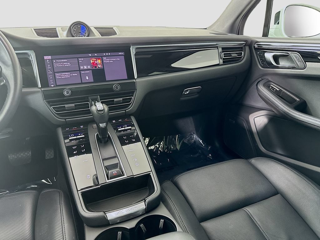 Certified 2022 Porsche Macan AWD/4WD image 26