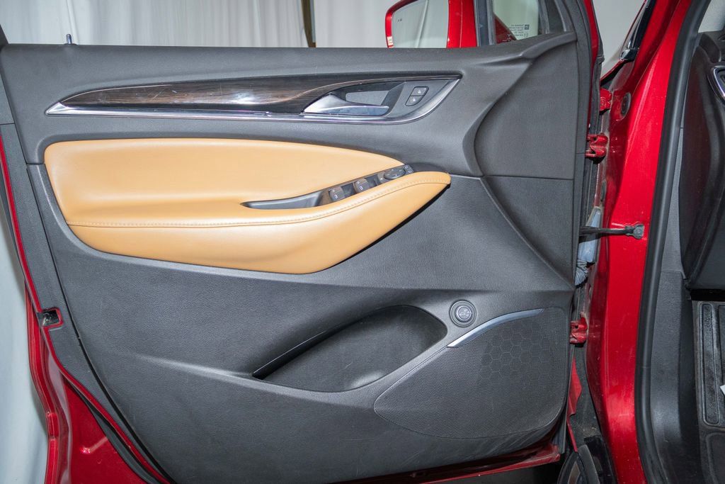 Used 2019 Buick Enclave Essence w/ LPO, Touring Package image 10