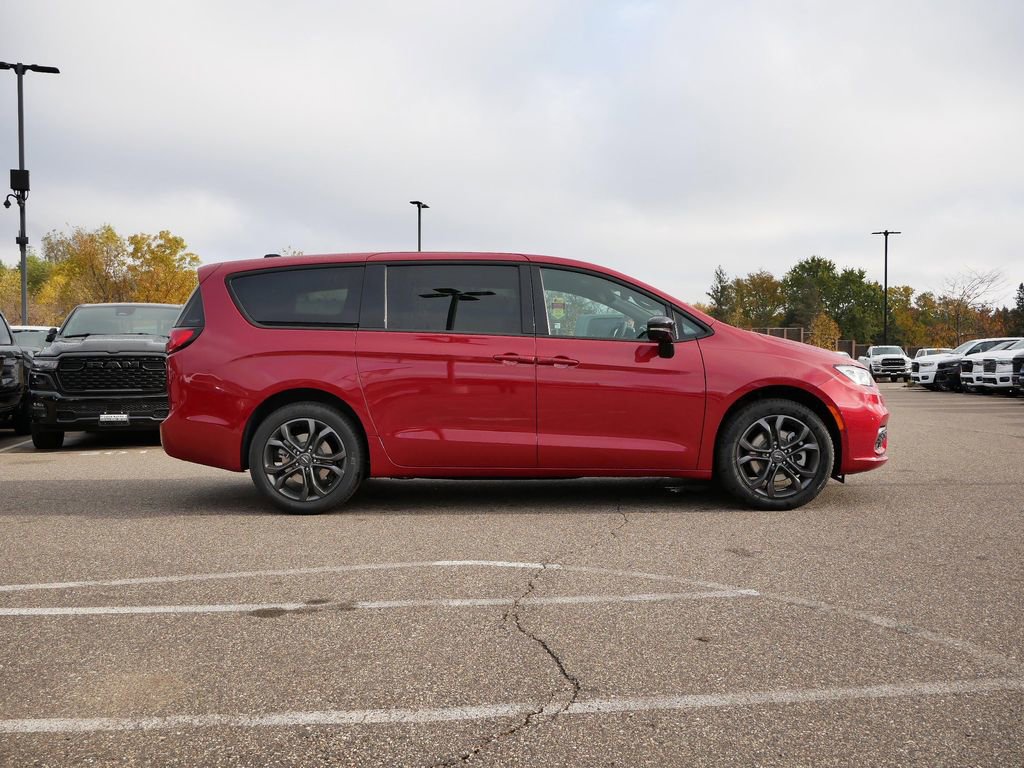 New 2026 Chrysler Pacifica Select image 47