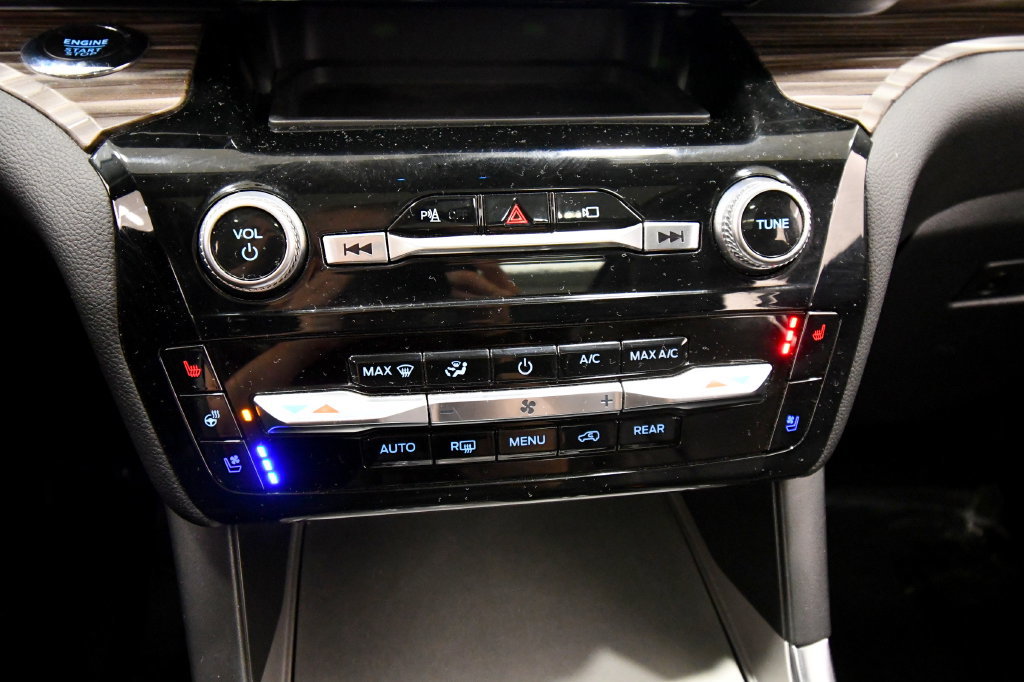 Used 2022 Ford Explorer Limited w/ Equipment Group 301A AWD/4WD image 26