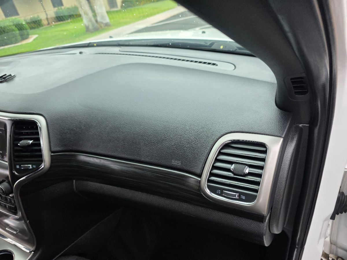 Used 2020 Jeep Grand Cherokee Laredo image 24