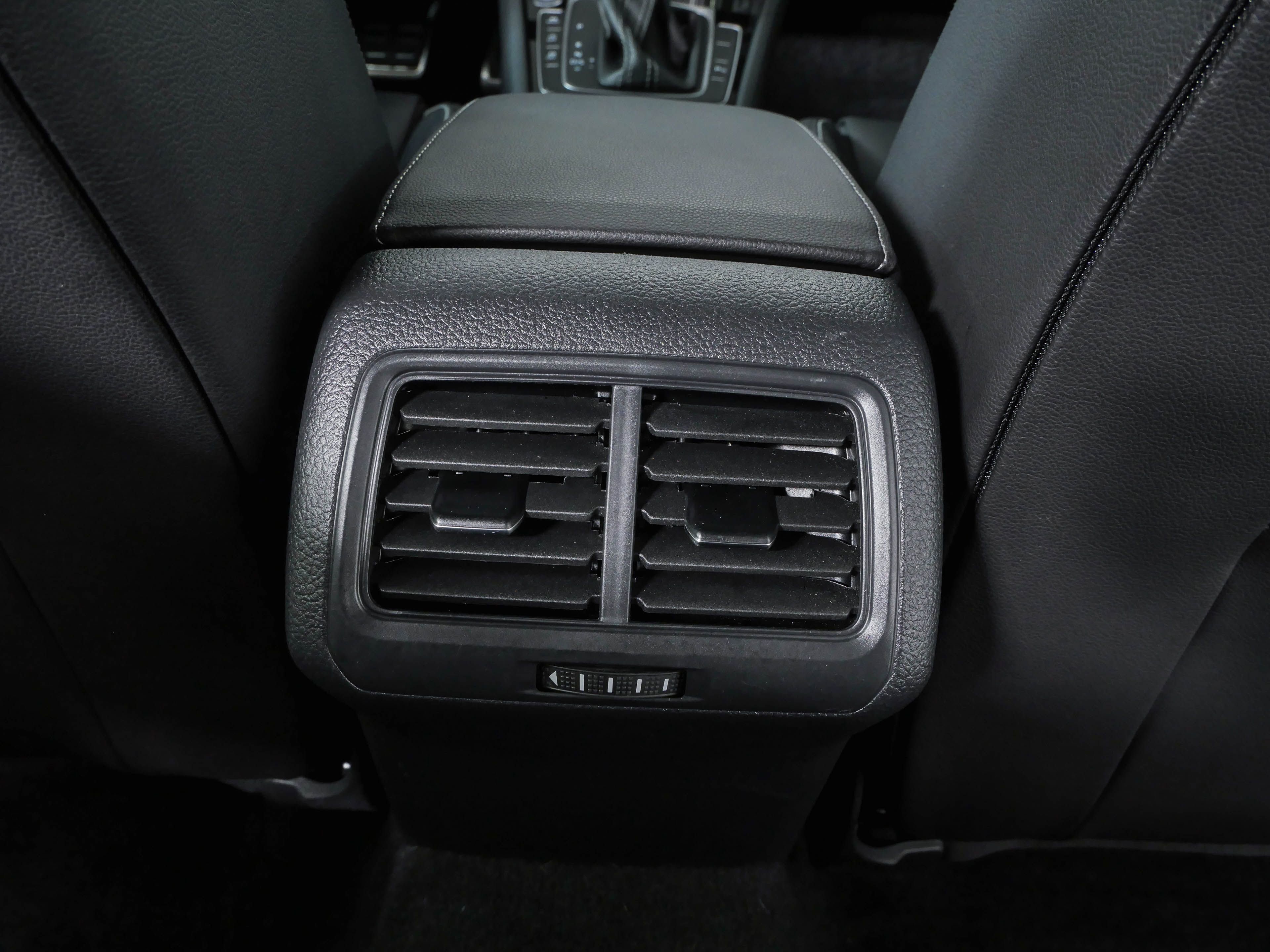 Used 2019 Volkswagen Golf R 4-Door AWD/4WD image 20