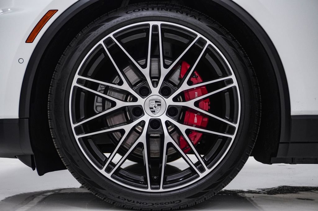 Certified 2025 Porsche Macan 4S Electric AWD/4WD image 13