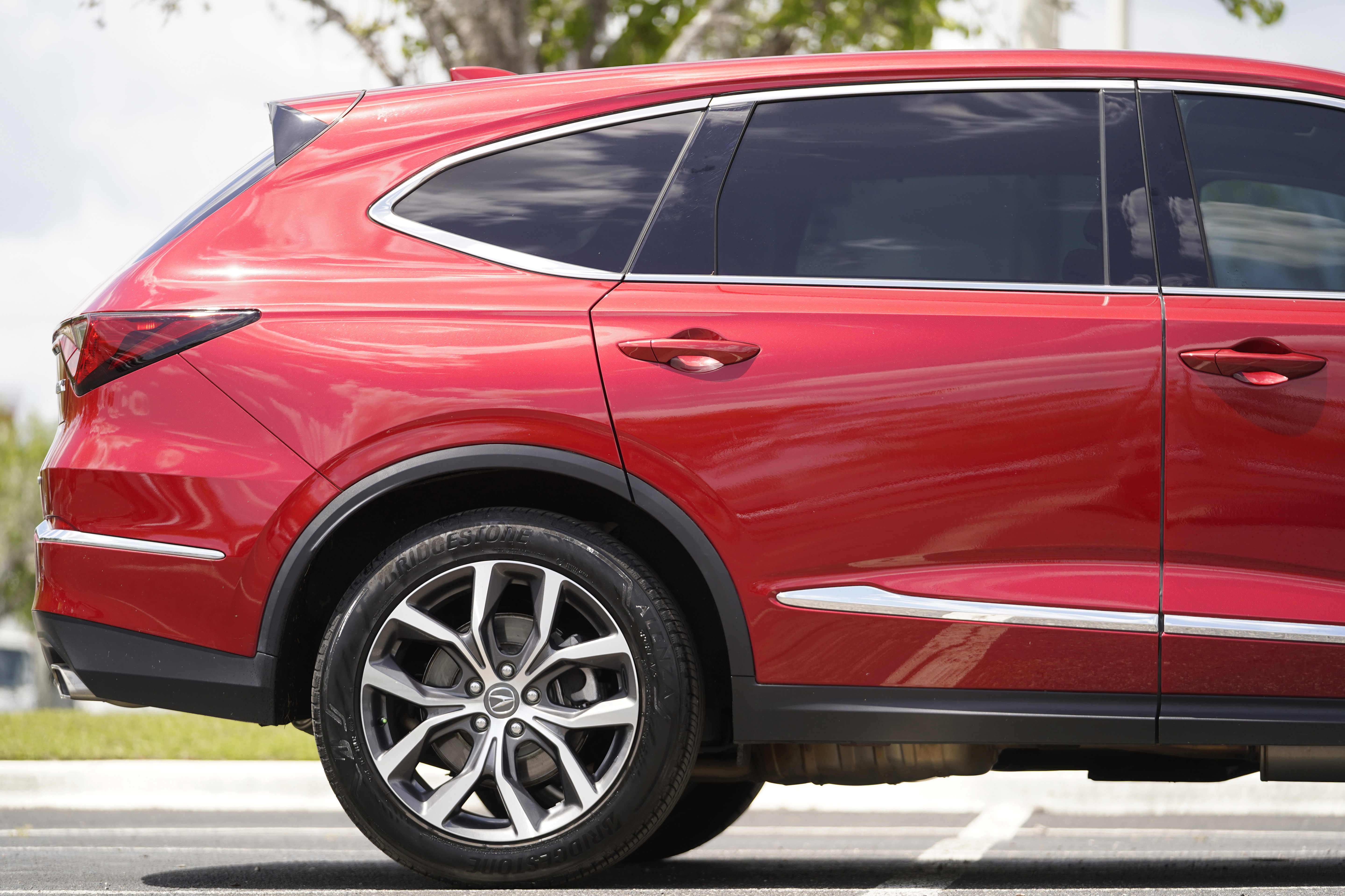 Used 2024 Acura MDX SH-AWD w/ Technology Package image 5