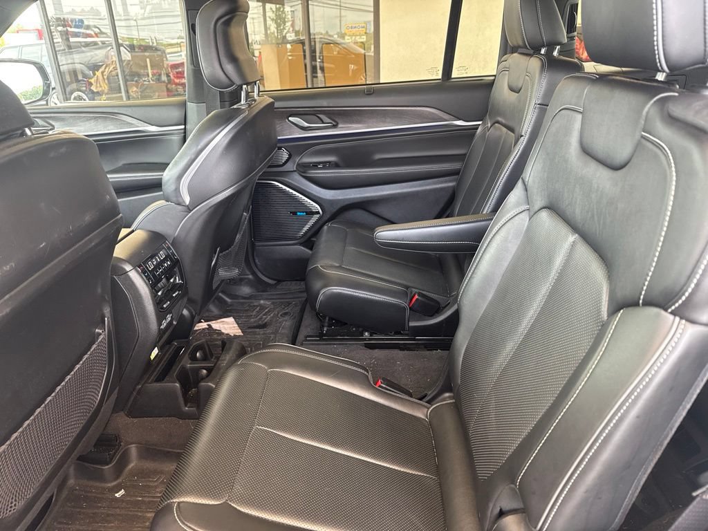 Used 2021 Jeep Grand Cherokee L Overland w/ Luxury Tech Group IV AWD/4WD image 15