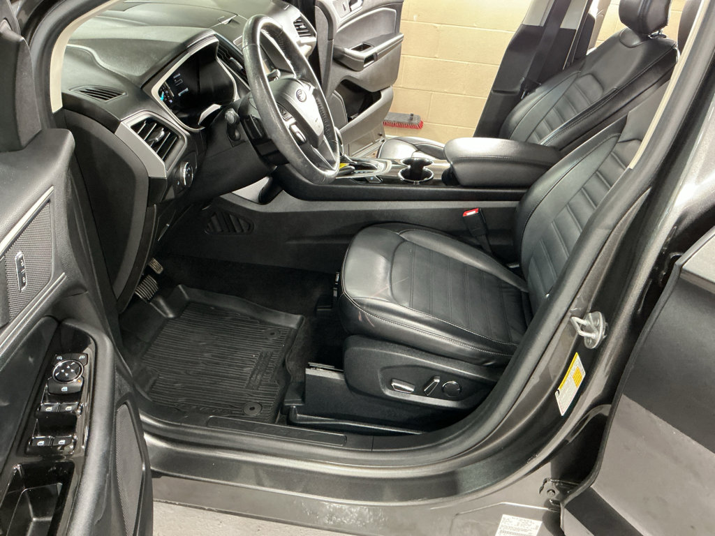 Used 2017 Ford Edge SEL w/ Equipment Group 201A FWD image 11