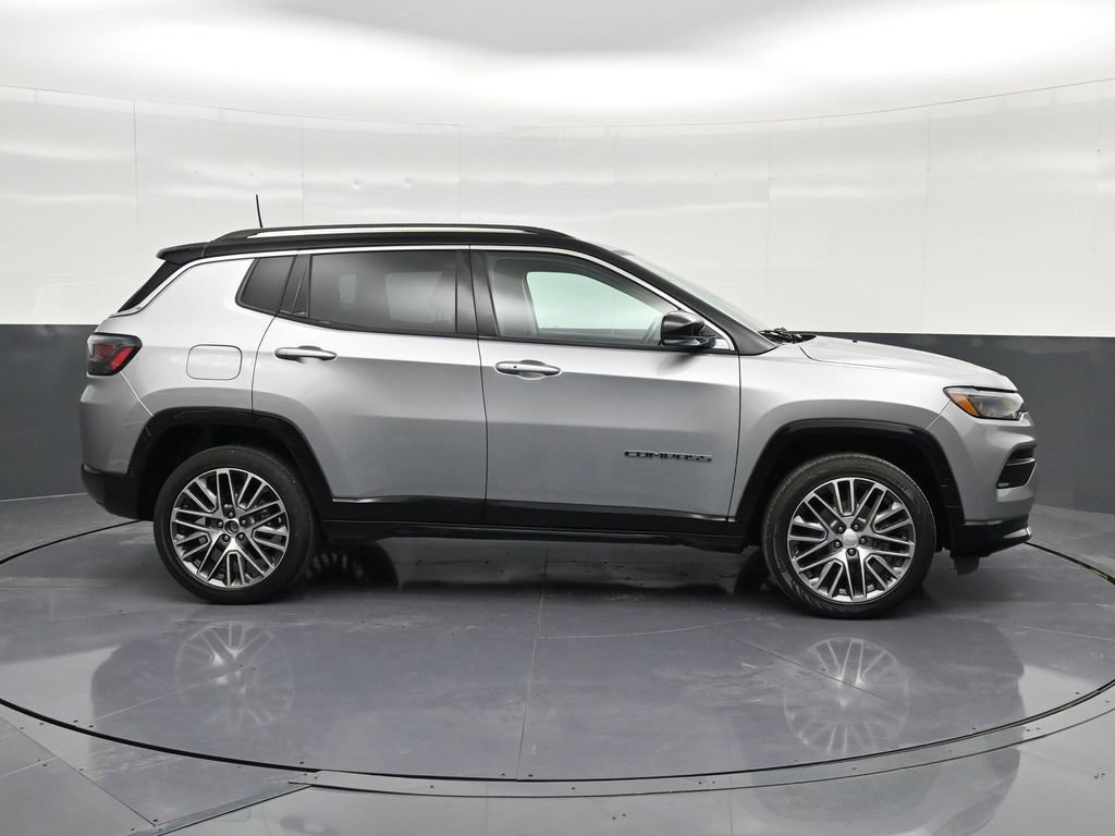 Used 2022 Jeep Compass Limited w/ Elite Group image 4