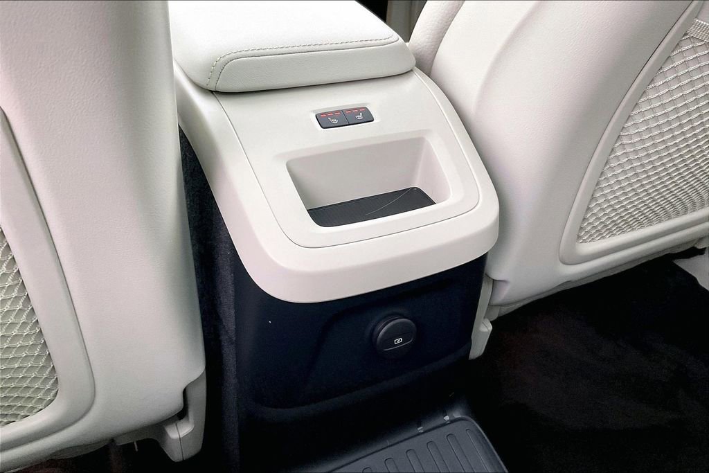 Certified 2024 Volvo XC60 T8 Plus w/ Protection Package Premier image 10