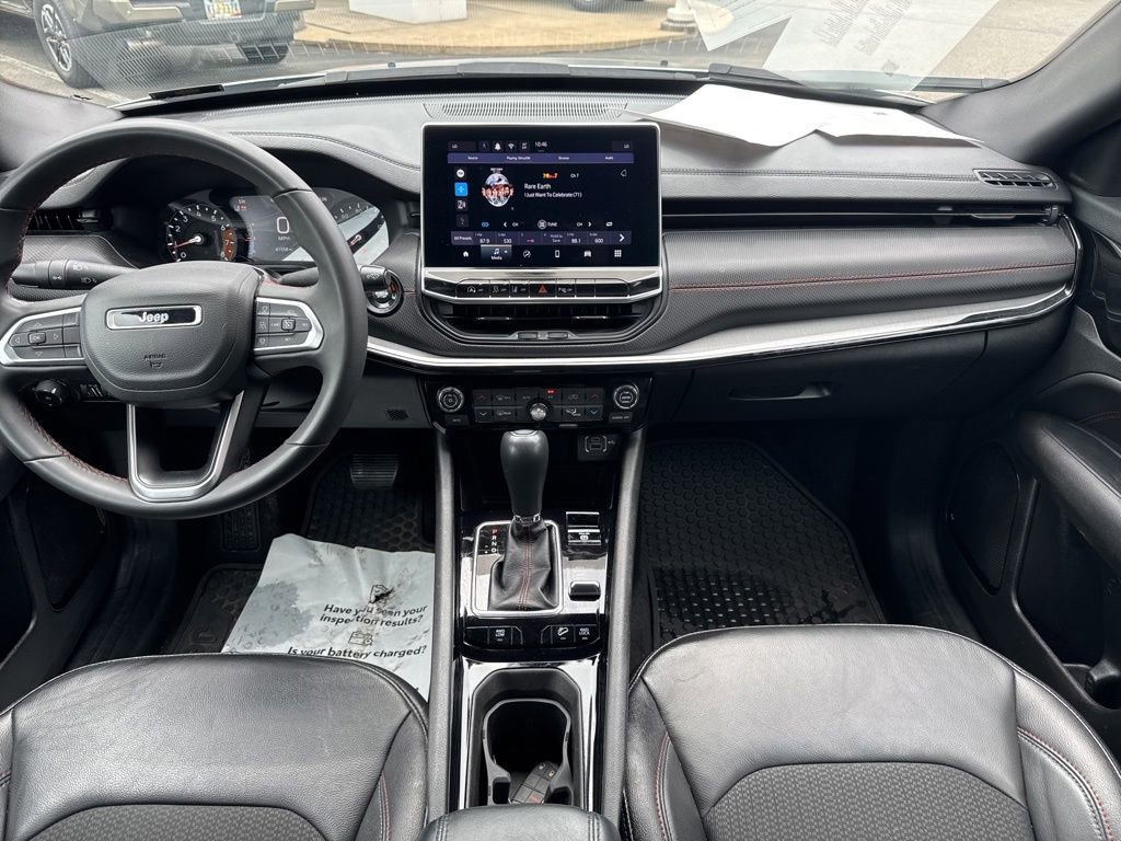 Used 2025 Jeep Compass Trailhawk AWD/4WD image 19