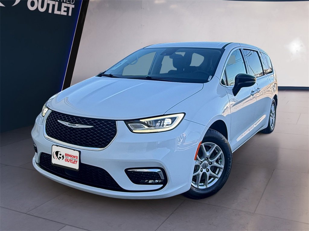 Used 2024 Chrysler Pacifica Touring-L image 1