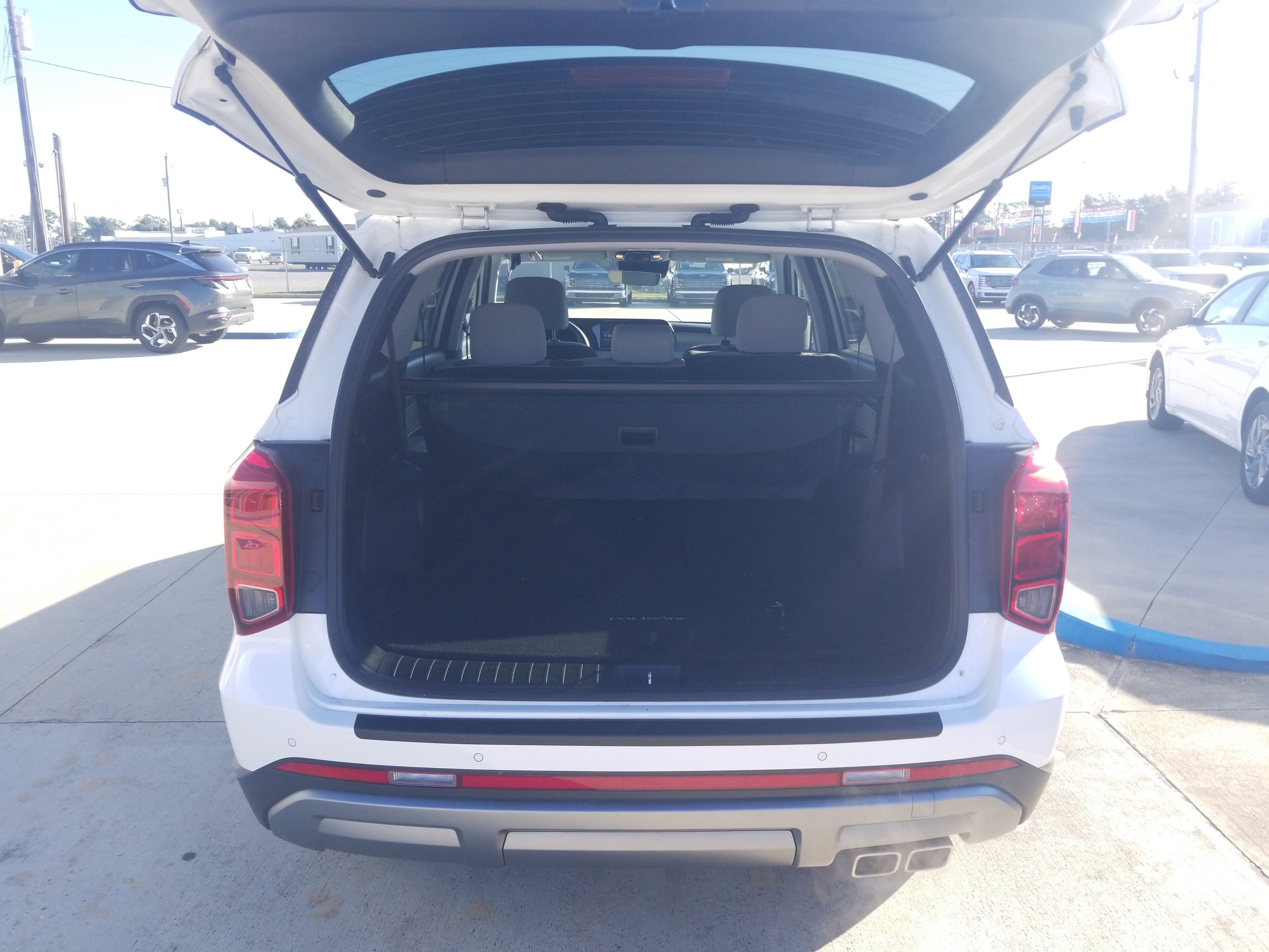 Used 2023 Hyundai Palisade SE w/ Cargo Package image 13