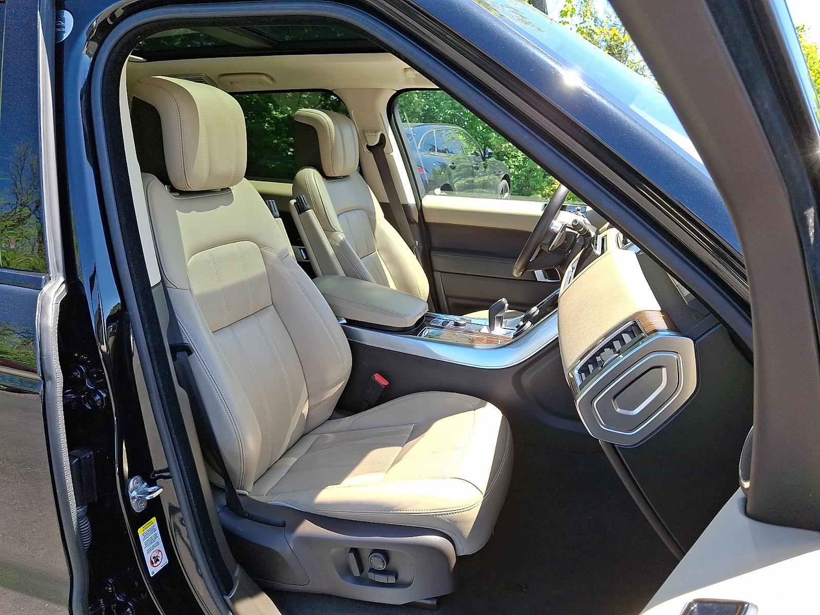 Used 2021 Land Rover Range Rover Sport HSE Silver Edition AWD/4WD image 3