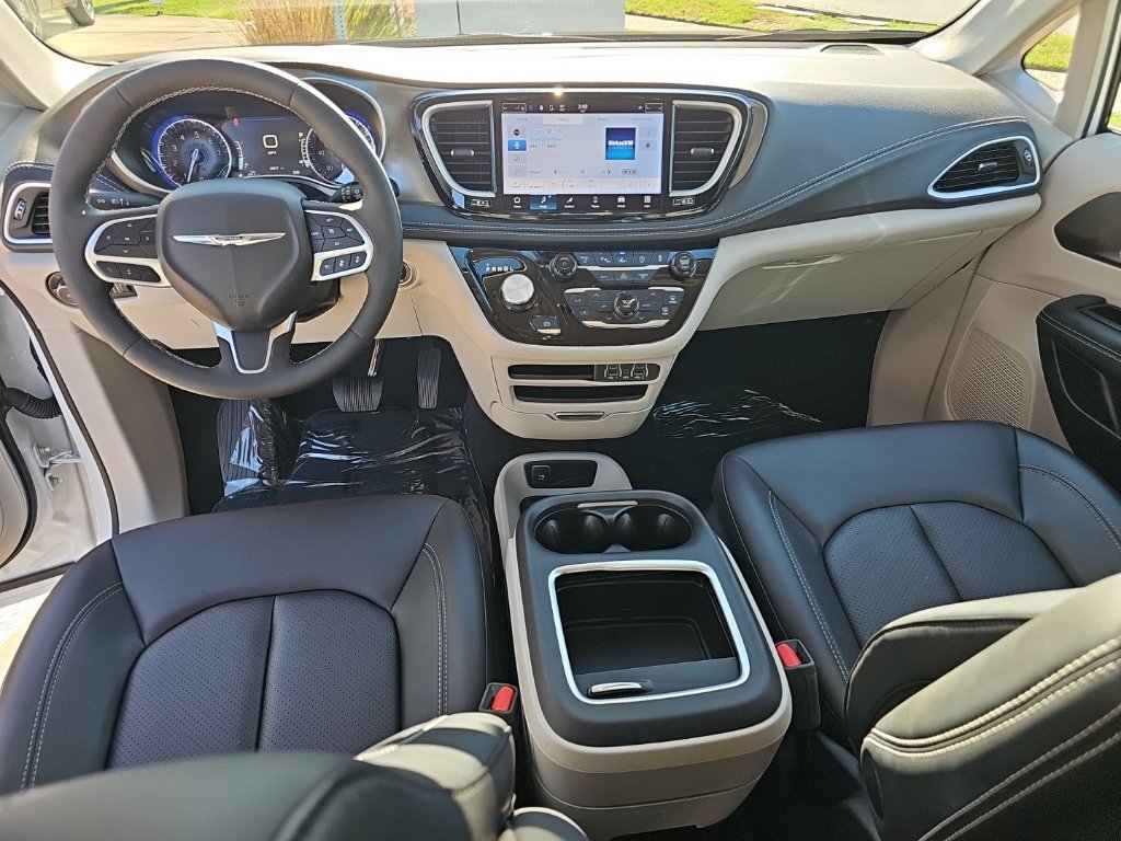 Certified 2024 Chrysler Pacifica Touring-L FWD image 20