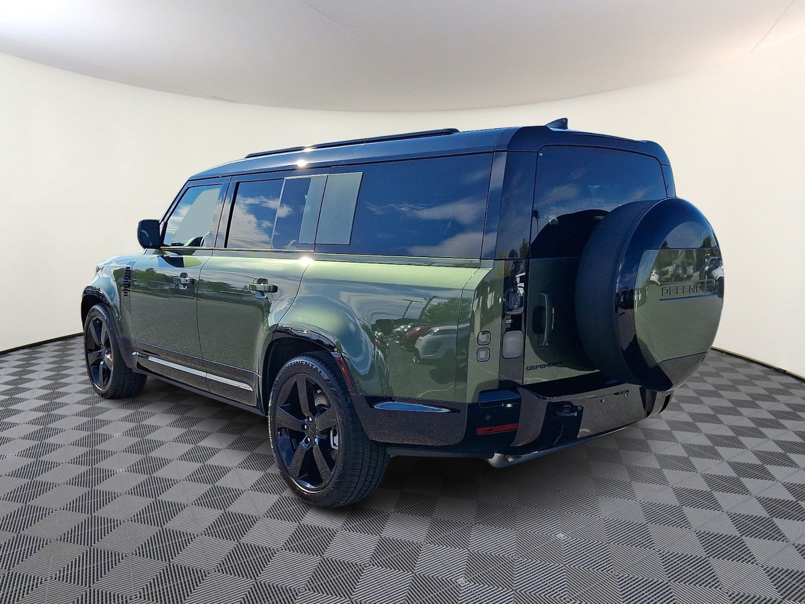 New 2026 Land Rover Defender 130 X-Dynamic SE AWD/4WD image 2
