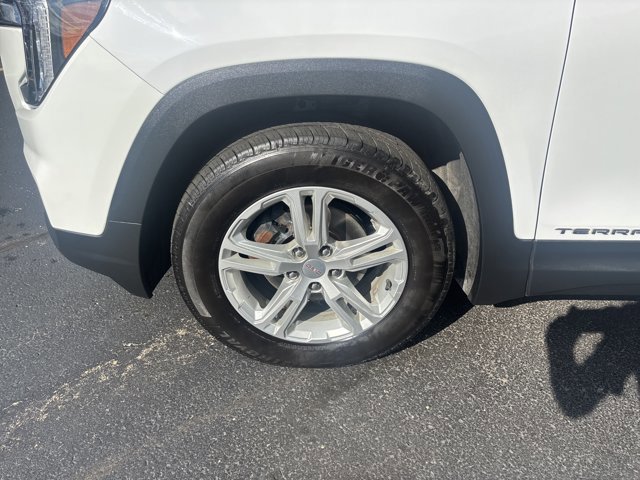 Used 2023 GMC Terrain SLE image 8