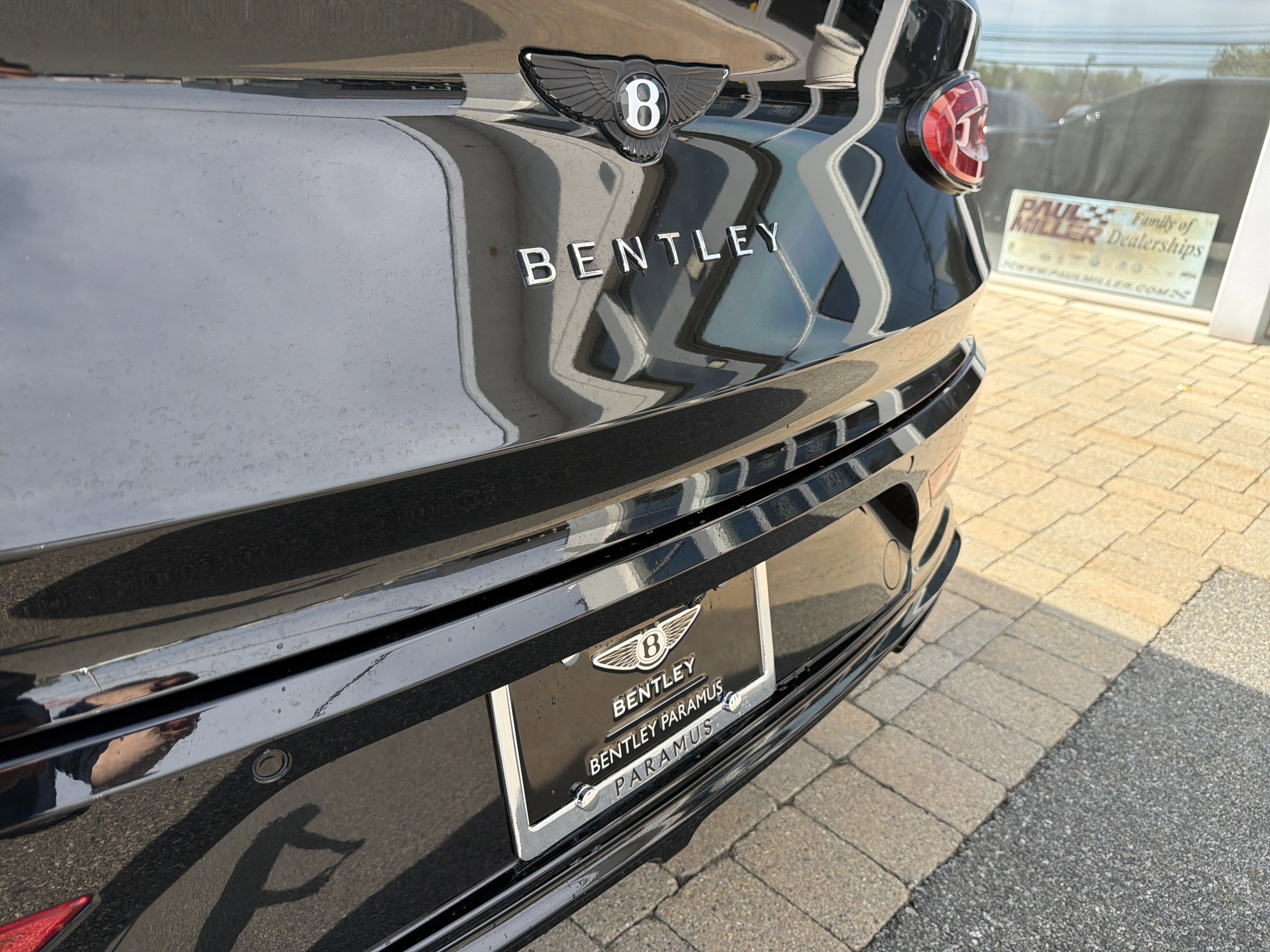 Used 2023 Bentley Bentayga Extended Wheelbase AWD/4WD image 27