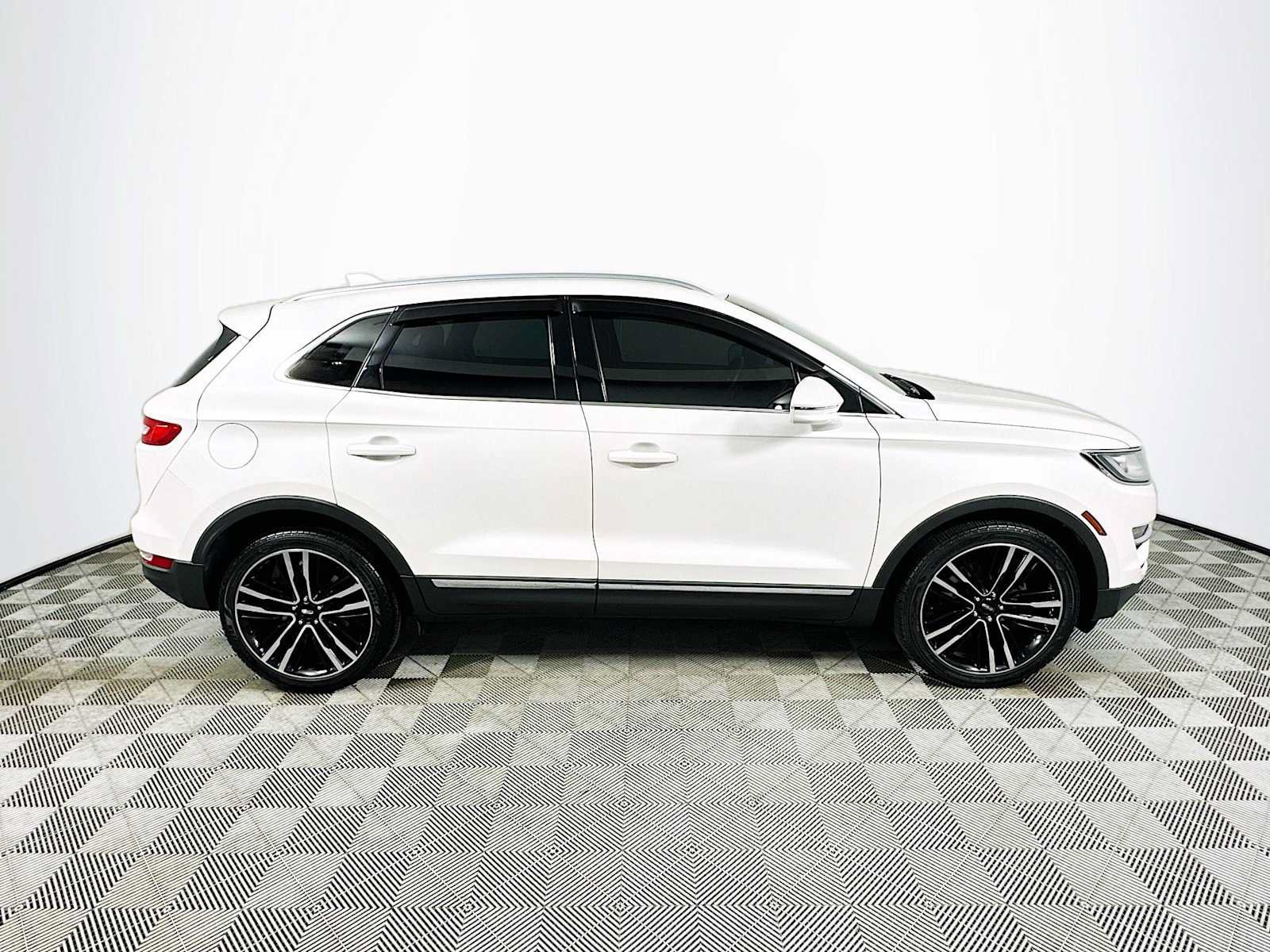 Used 2017 Lincoln MKC Reserve w/ Lincoln MKC Climate Package AWD/4WD image 8