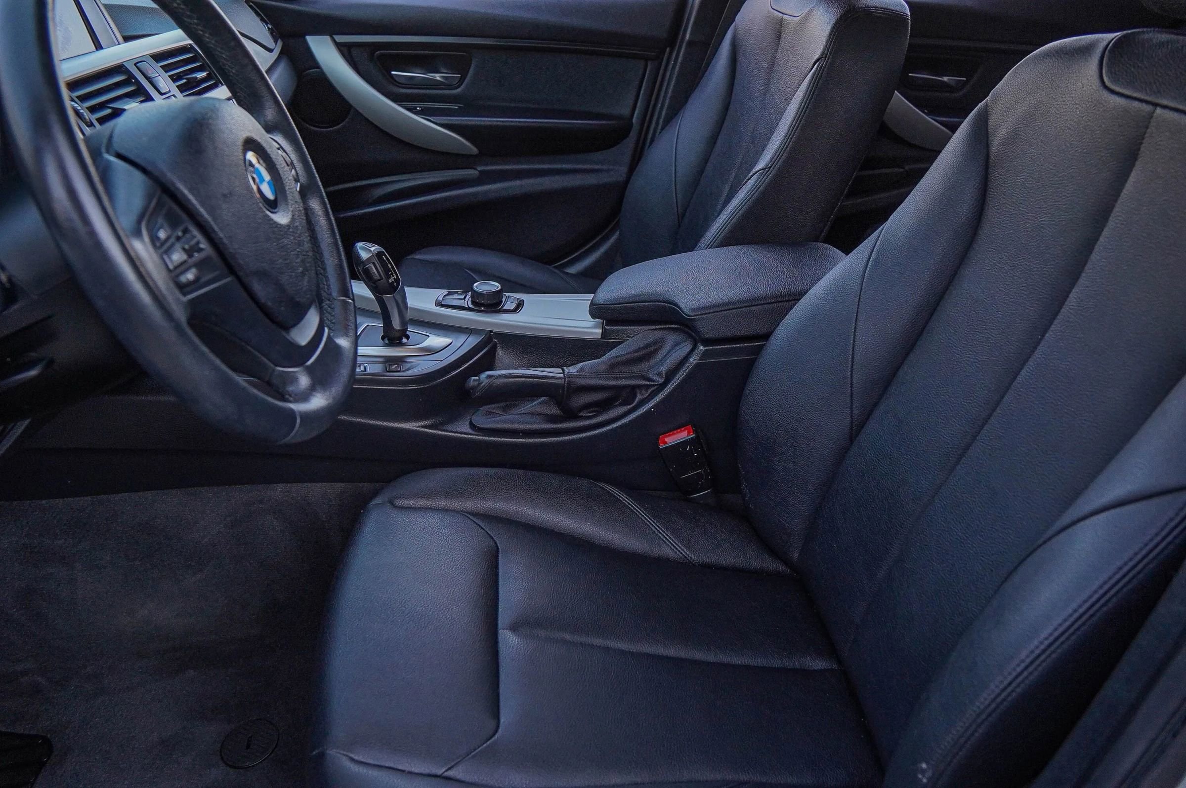 Used 2014 BMW 320i Sedan RWD image 22