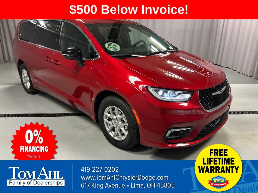 New 2026 Chrysler Pacifica Select