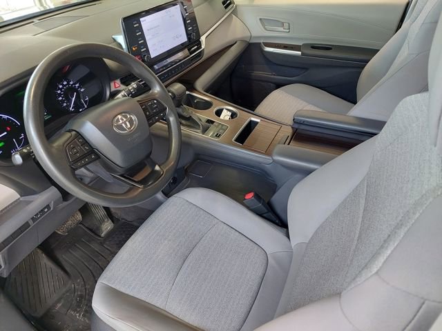 Certified 2022 Toyota Sienna LE image 9