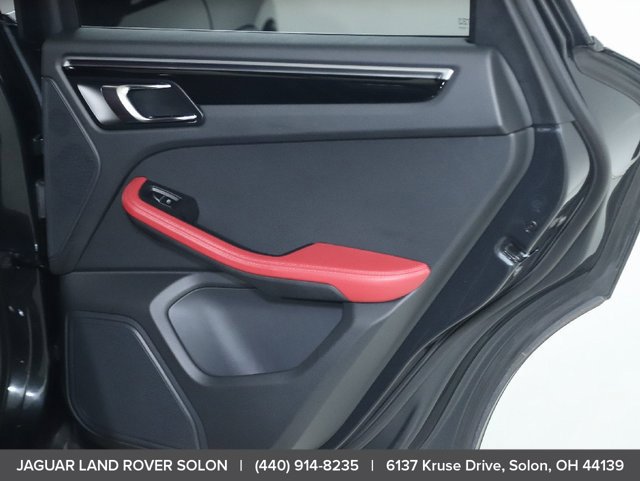 Used 2023 Porsche Macan AWD/4WD image 34