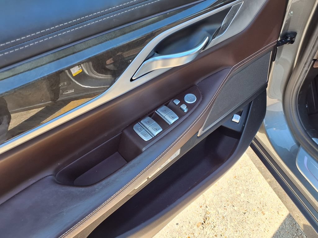 Used 2018 BMW 740i RWD image 20