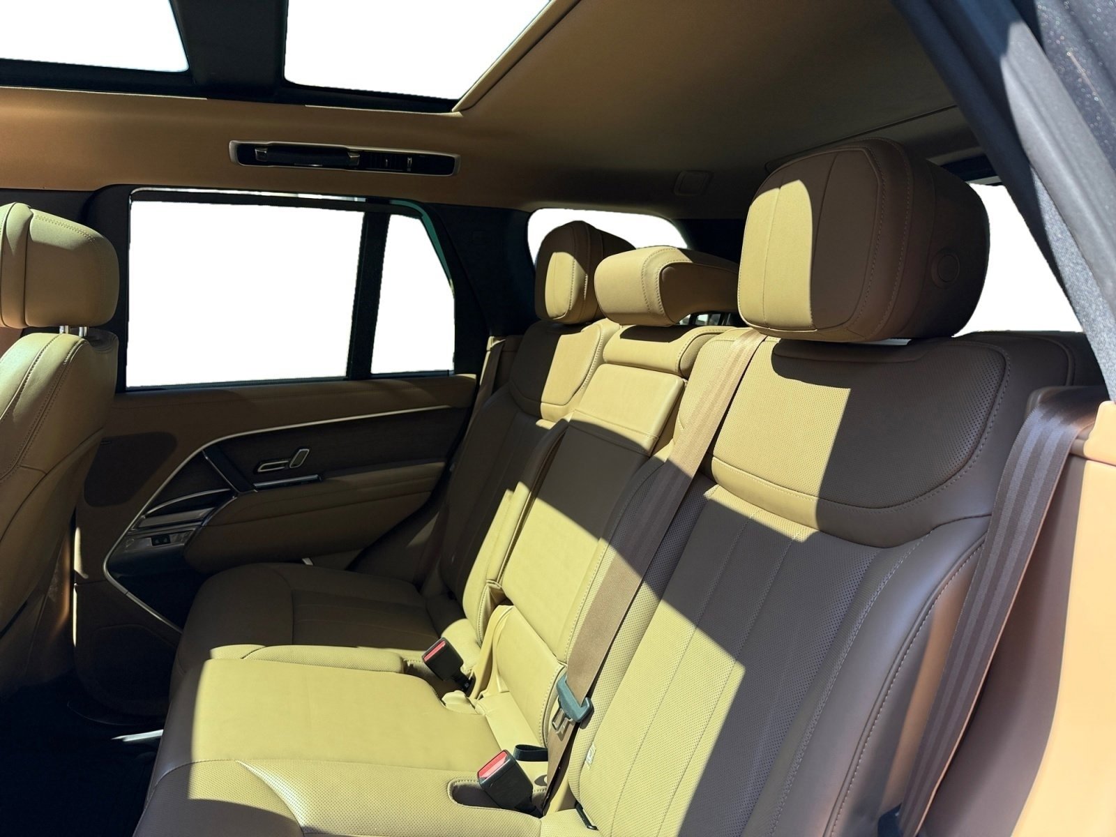 Certified 2023 Land Rover Range Rover SE image 16