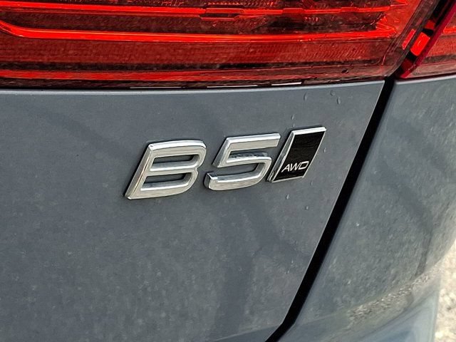 Used 2022 Volvo XC60 B5 Momentum w/ Climate Package AWD/4WD image 35