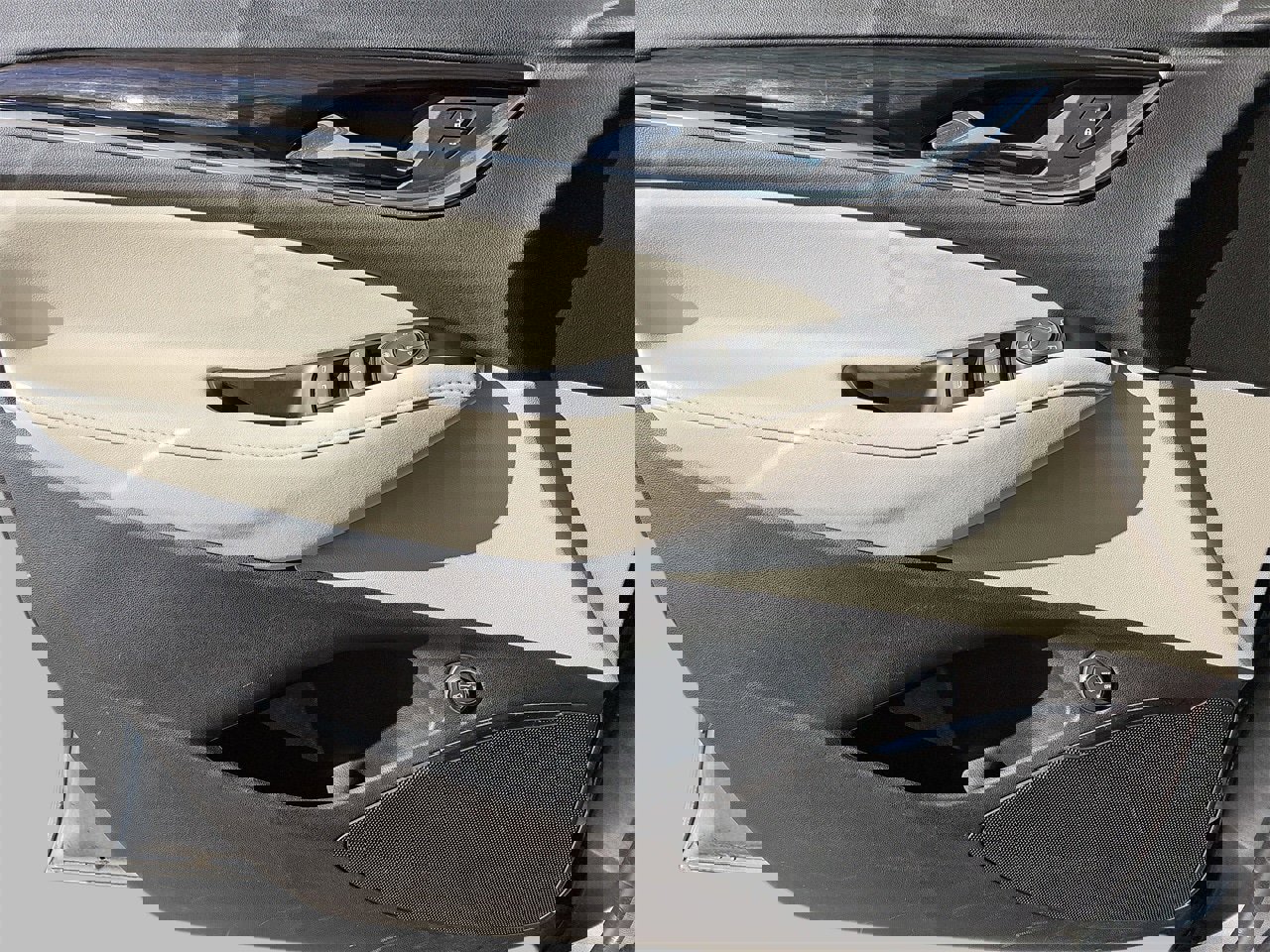 Used 2019 Buick Enclave Essence image 27