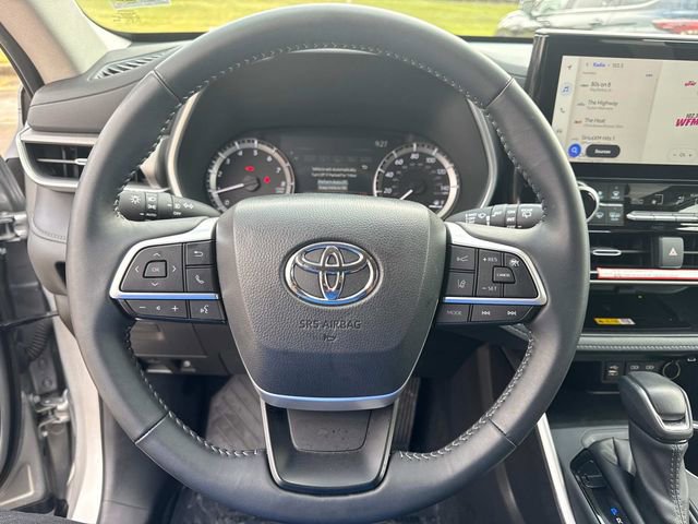 Used 2025 Toyota Highlander XLE image 29