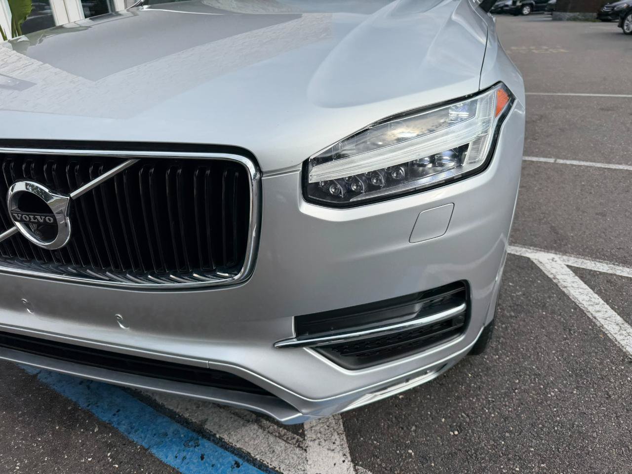 Used 2018 Volvo XC90 T6 Momentum w/ Convenience Package AWD/4WD image 6