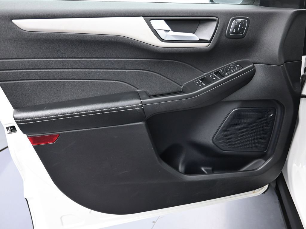 Used 2022 Ford Escape SEL w/ Technology Package image 11