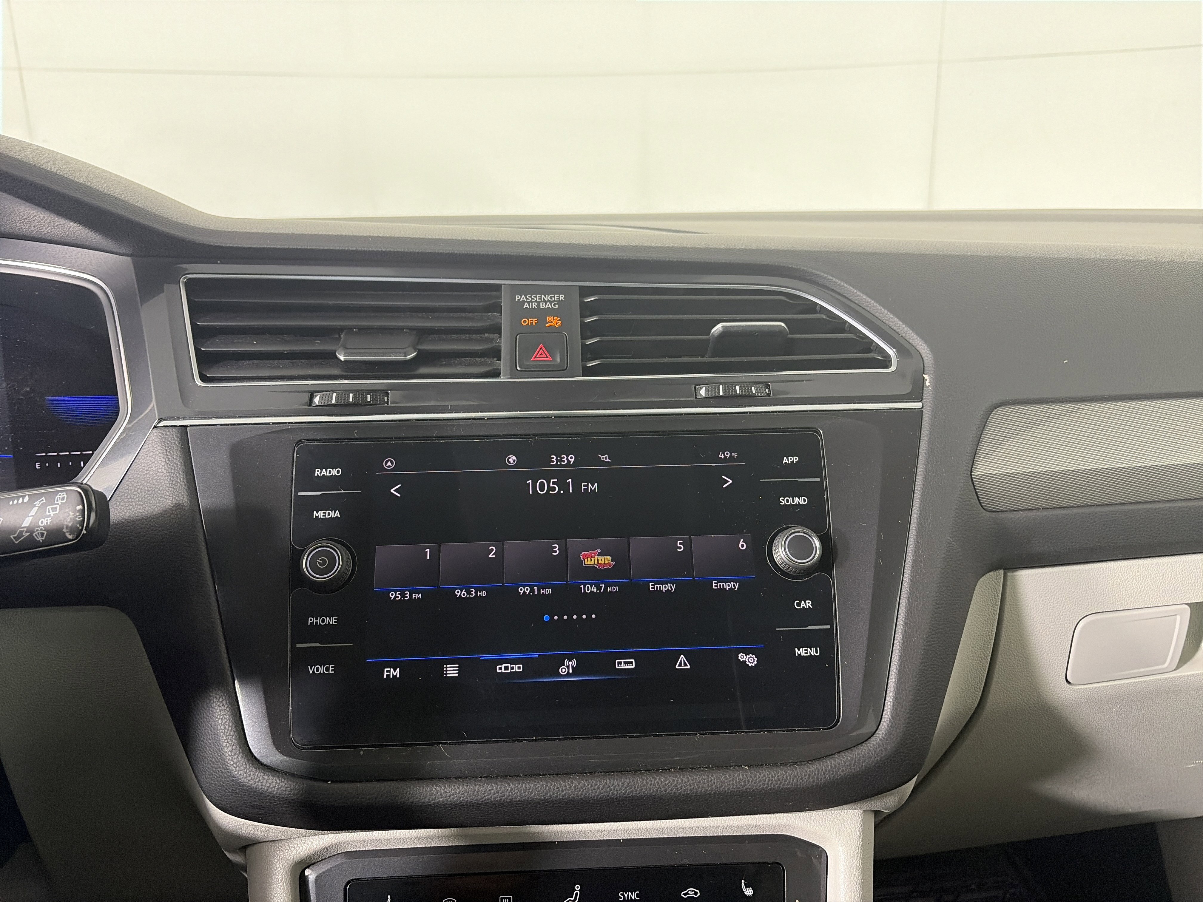 Used 2022 Volkswagen Tiguan SE image 29