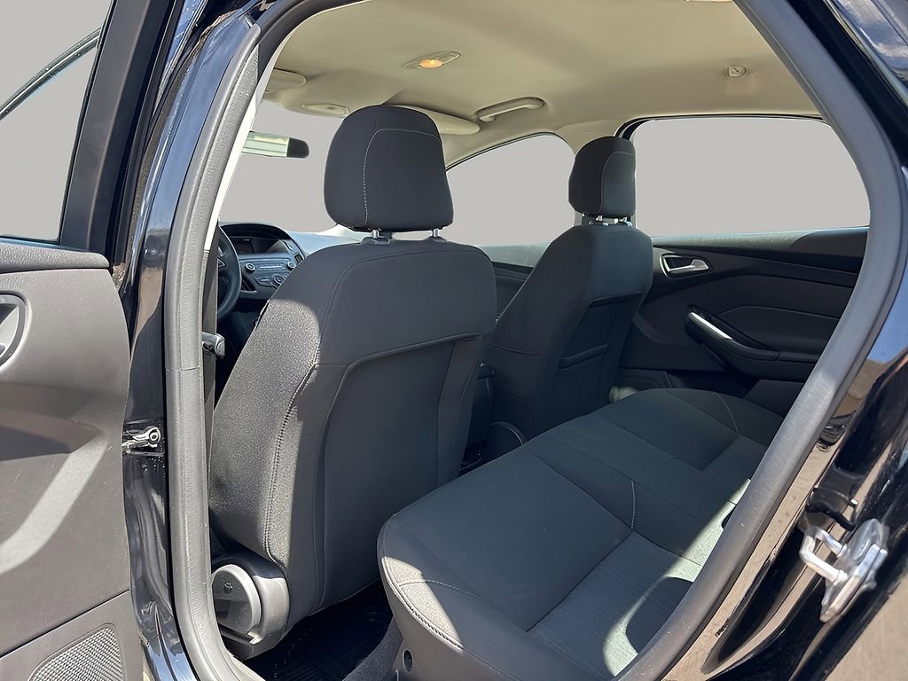 Used 2018 Ford Focus SE w/ SE Appearance Package FWD image 10