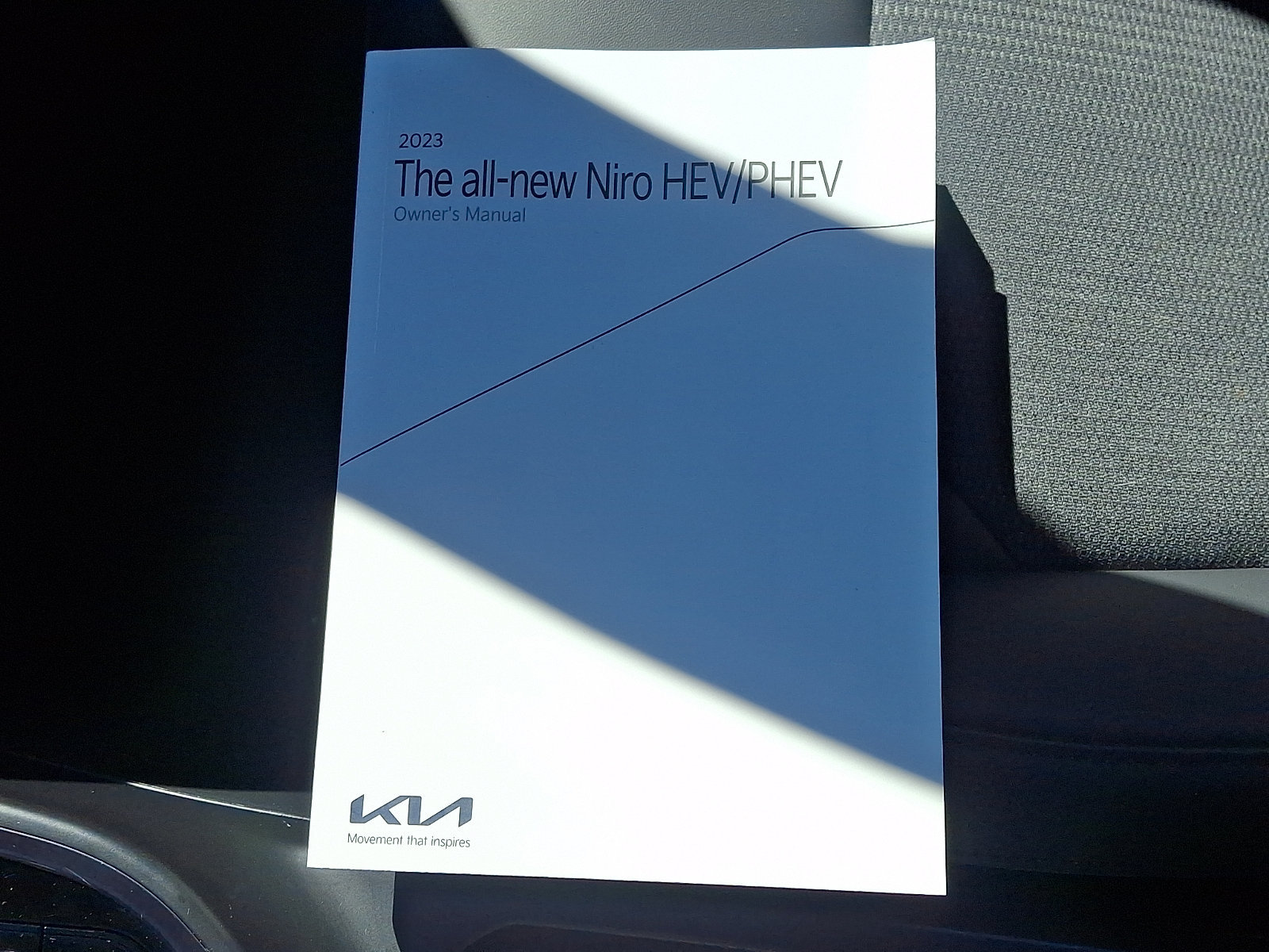 Certified 2023 Kia Niro EX FWD image 27