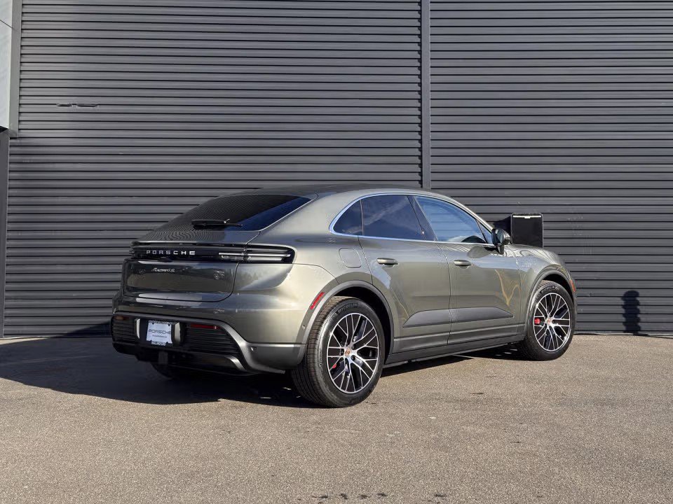 Certified 2025 Porsche Macan 4S Electric image 8