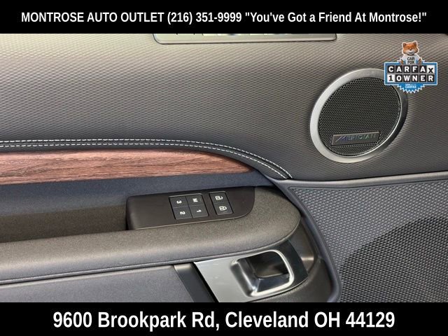 Used 2024 Land Rover Discovery Dynamic SE image 12