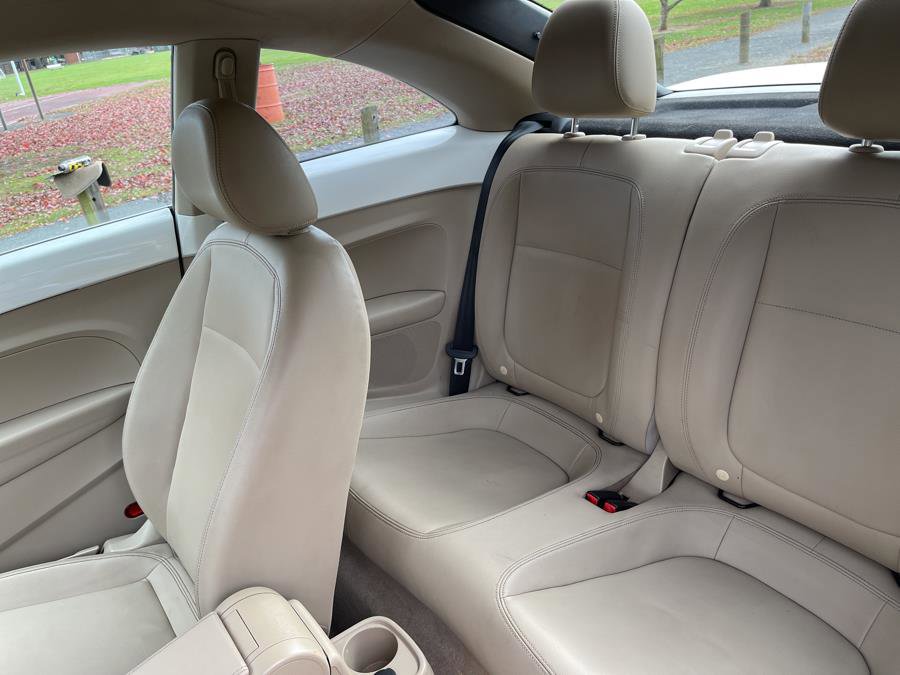 Used 2013 Volkswagen Beetle TDI FWD image 30