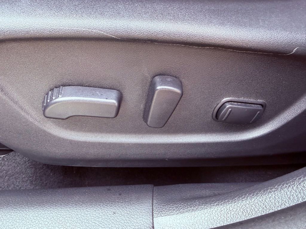 Used 2017 Nissan Rogue SV w/ Midnight Edition Package image 16